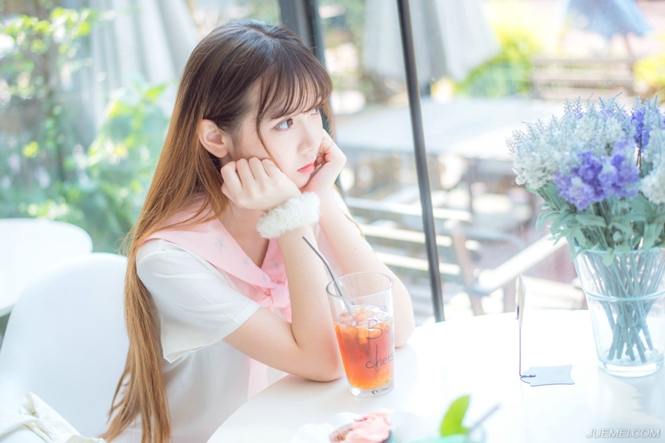 当众人警惕的来到营寨的时候，看着围在原本存放王印的房舍之外，一圈圈横七竖八的尸体以各种姿势倒在地上的时候，还是吃了一惊，不是因为死人，而是因为众人经过确认之后，这留在营寨里的四百人，竟然没有一个活口。